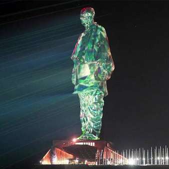 https://statueofunityguide.in/wp-content/uploads/2022/01/laser-show-at-statue-of-unity-kevadiya.jpg
